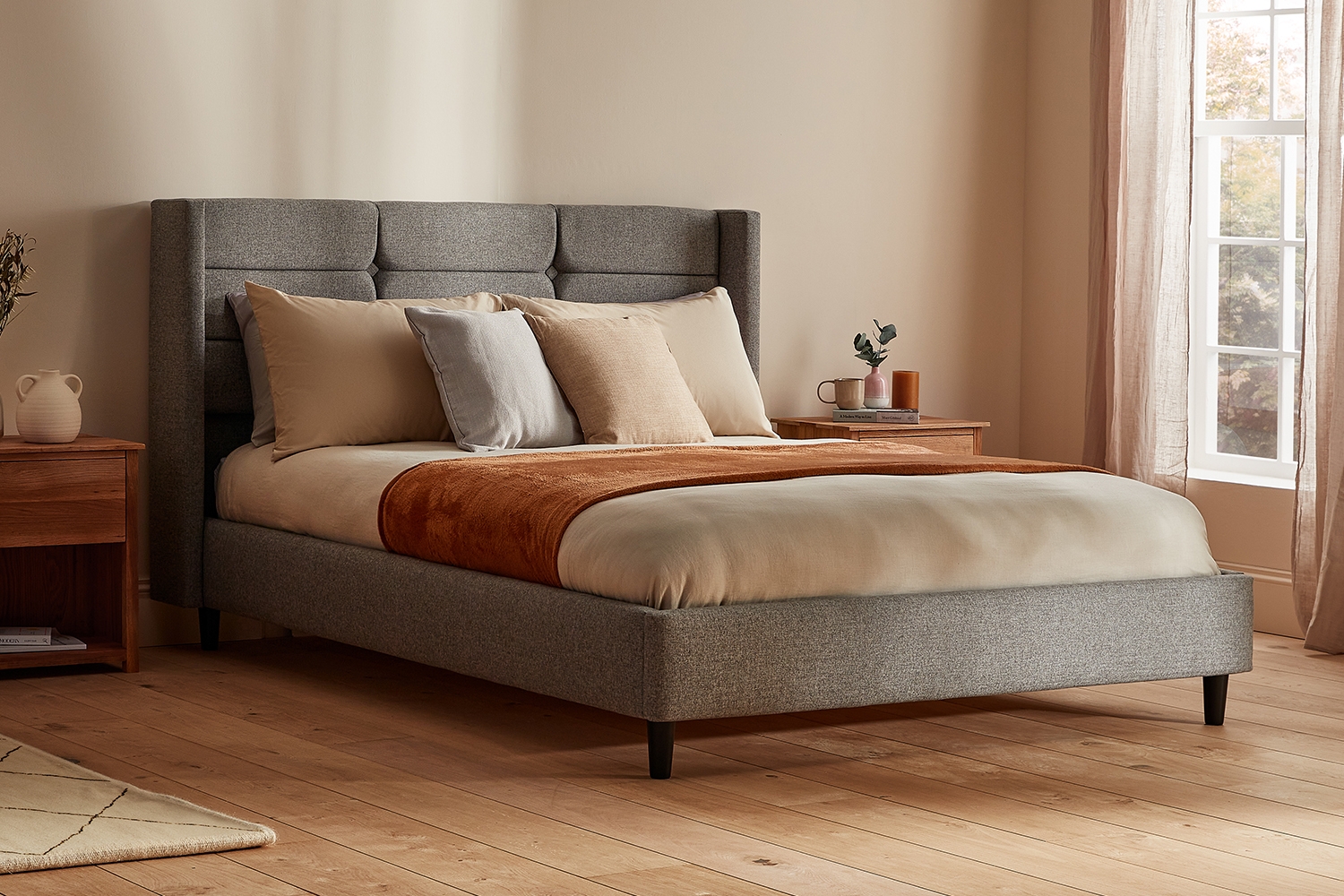 Tufted wood bed deals frame