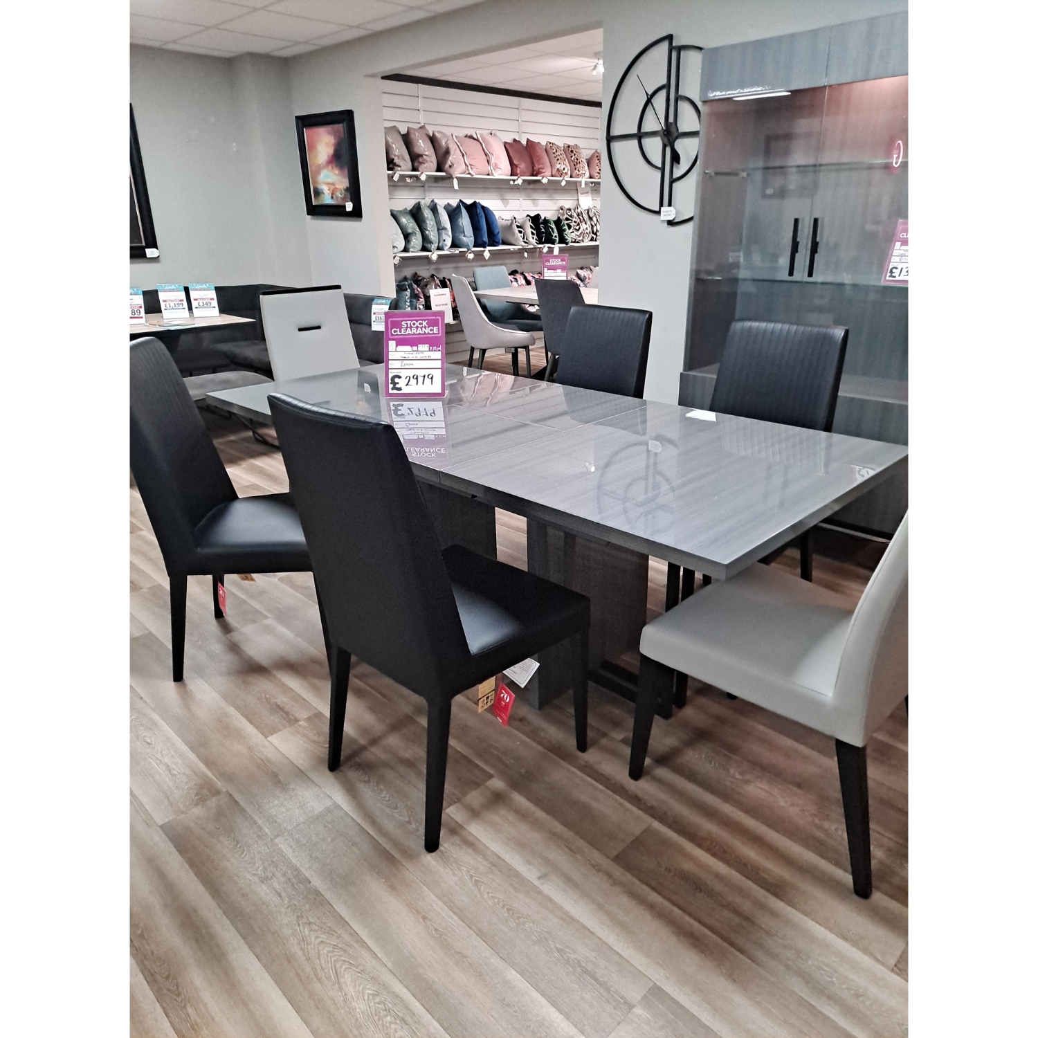 Kara extendable store dining table