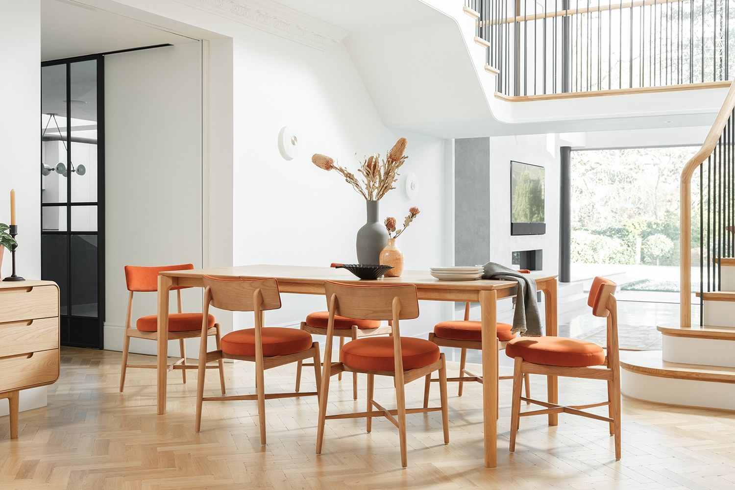 G Plan Winchester Retro Oak 135-190cm Extending Dining Table | Furniture World