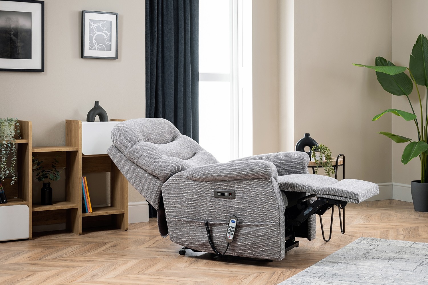 Celebrity Furniture Hollingwell Grande Cloud Zero Riser Recliner Chair ...