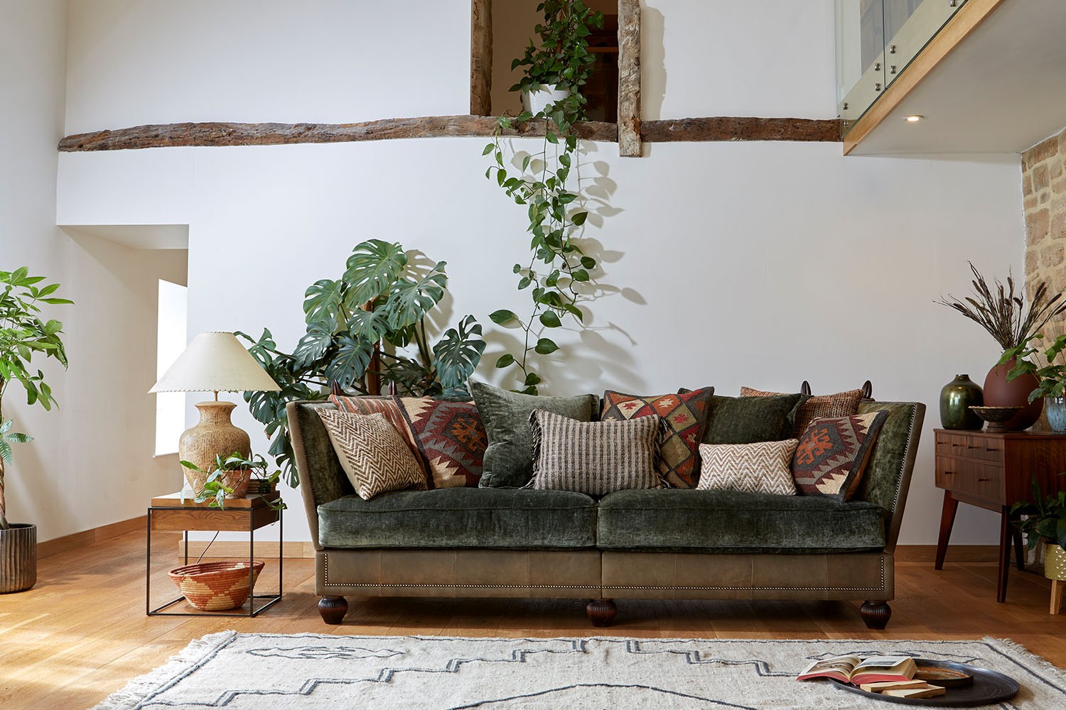 Tetrad Heritage Warwick 4 Seater Grand Sofa | Furniture World