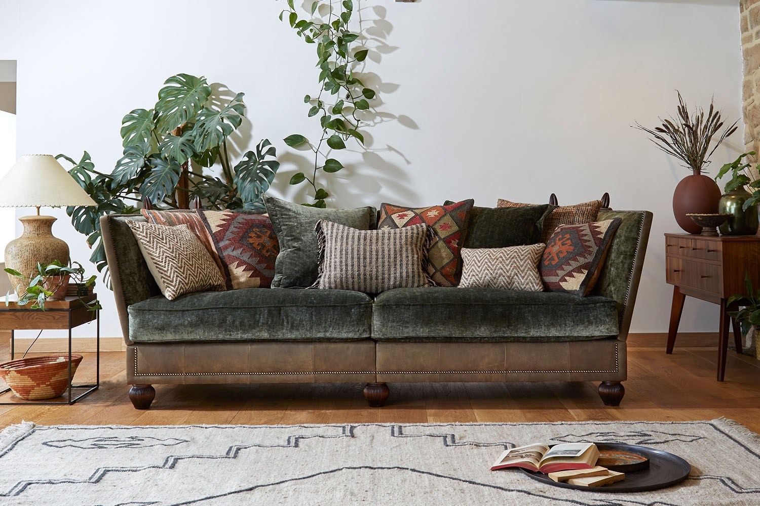 Tetrad Heritage Warwick 4 Seater Grand Sofa | Furniture World