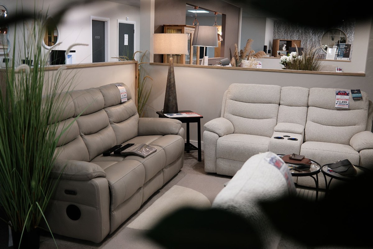 Halo Tech Leather 2 Seater Power Head Tilt Recliner Sofa with Console Halo Tech Leather 2 Seater Power Head Tilt Recliner Sofa with Console