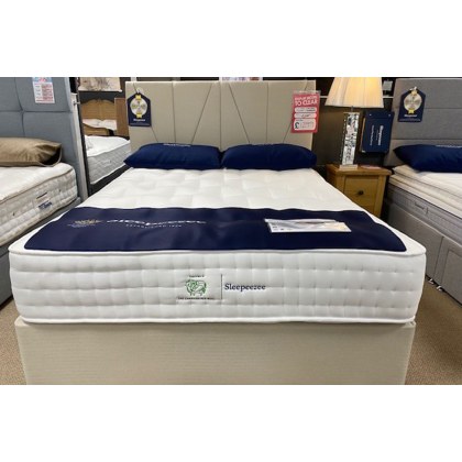 Ex-Display St Austell - Wool Luxe 5'0 King Size Divan Bed + Headboard Ex-Display St Austell - Wool Luxe 5'0 King Size Divan Bed + Headboard