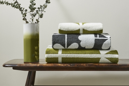 Orla Kiely Cut Stem Moss / Charcoal Towels