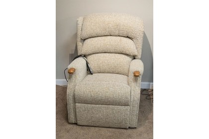 Ex-Display Liskeard - Celebrity Westbury Grand Dual Motor Lift & Tilt Chair