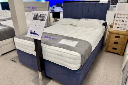 Ex-Display Liskeard - Relyon Braemar 5'0 King Size 2 Drawer Divan Bed Set