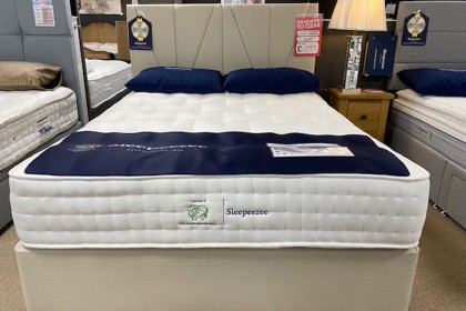 Ex-Display St Austell - Wool Luxe 5'0 King Size Divan Bed + Headboard Ex-Display St Austell - Wool Luxe 5'0 King Size Divan Bed + Headboard
