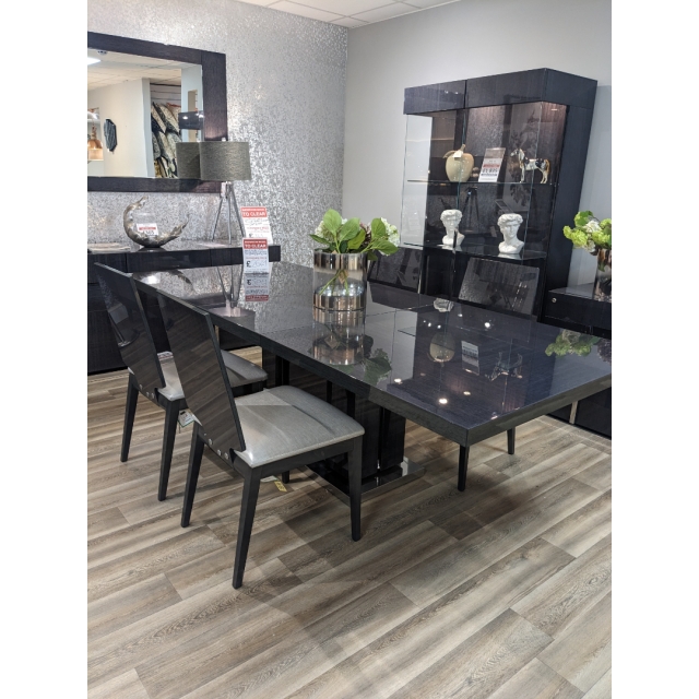 Store Clearance Items Monte Carlo Table and 4 Chairs