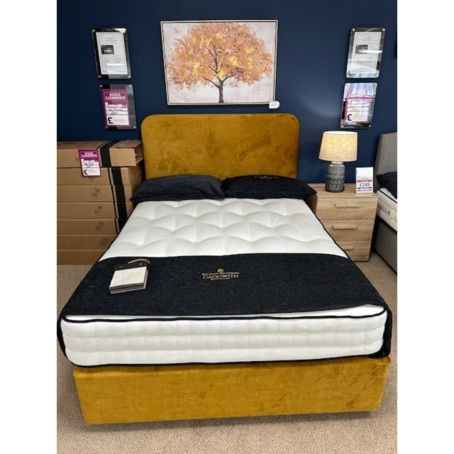 Store Clearance Items 4'6 Cadgwith Divan Bed with Headboard