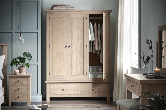 Modern Country Oak Triple Wardrobe Modern Country Oak Triple Wardrobe