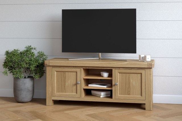 Normandy Chunky Country Oak 140cm TV Unit Normandy Chunky Country Oak 140cm TV Unit