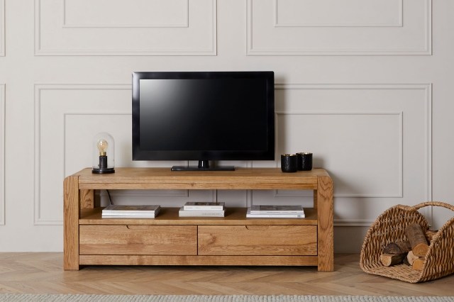 Bergen Solid Oak 110cm Small TV Unit Bergen Solid Oak 110cm Small TV Unit
