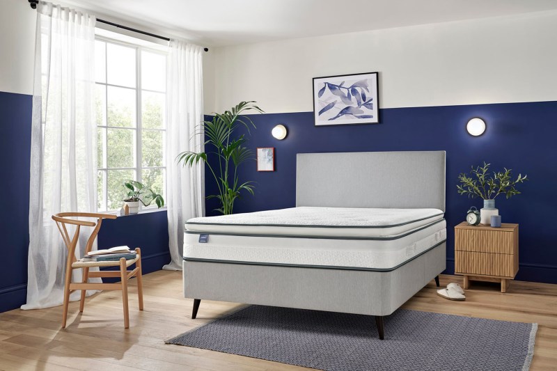 Silentnight UltraGel™ Evoke Miracoil Pillowtop Slimline Premium Base Divan Bed Silentnight UltraGel™ Evoke Miracoil Pillowtop Slimline Premium Base Divan Bed