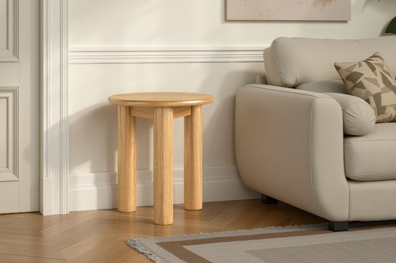 Como Oak Round Side Table Como Oak Round Side Table