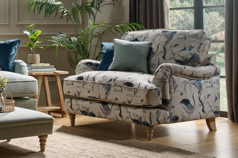 Beatrice Traditional Upholstered Love Chair Beatrice Traditional Upholstered Love Chair