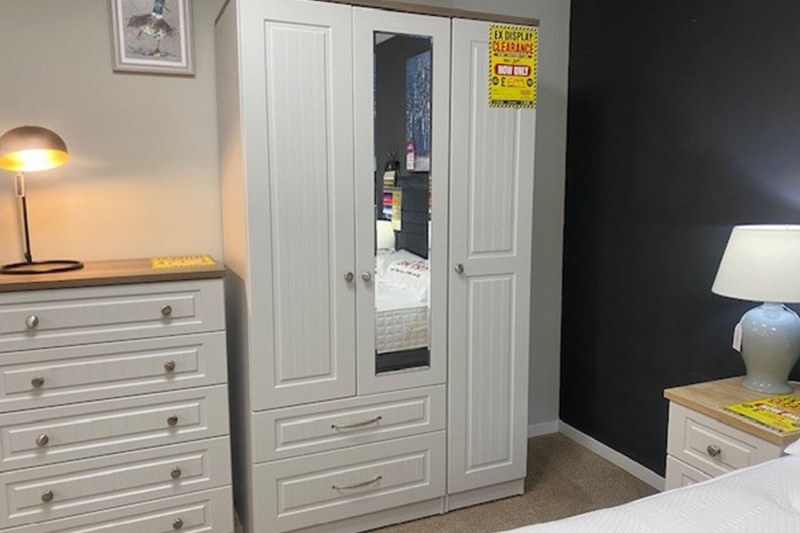Ex-Display St Austell - Westbury 3 Door Combi Wardrobe Ex-Display St Austell - Westbury 3 Door Combi Wardrobe