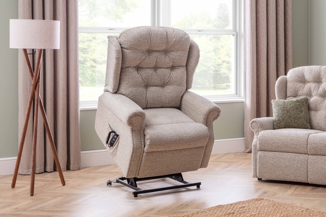 Celebrity woburn riser online recliner chair