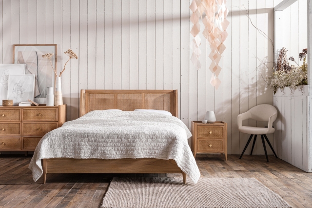 Chevron clearance wood bed