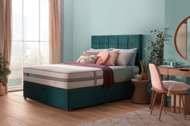 Silentnight Lift Replenish 2000 Latex Premium Divan Bed Silentnight Lift Replenish 2000 Latex Premium Divan Bed